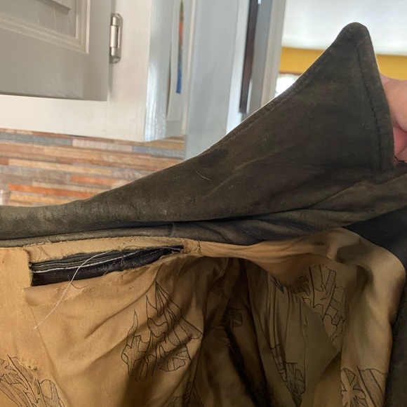 Fringed Brown suede jacket. Size M (best guess). EUC. Vintage from the 70s. - Picture 3 of 6